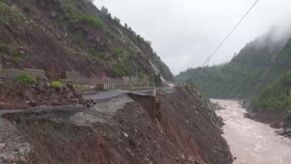 Jammu-Srinagar NH 44 on down tube near Dewal bridge (Photo/ANI)