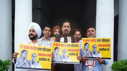 AAP MLAs protest at Delhi Assembly (Photo/ANI)