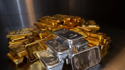 https://stocktwits.com/news-articles/markets/equity/why-silver-falling-faster-than-gold-ole-hansen-deutsche-bank/cZKwcPVR7ae