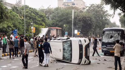 Protesters vandalise police vehicles during CJP's parliament march (Photo/ANI)