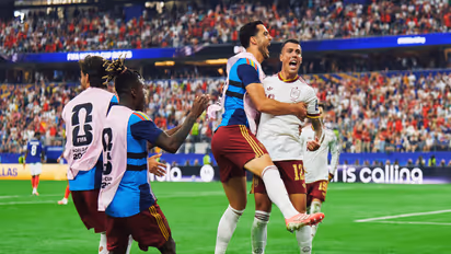 Spain players celebrating during semi-final against France (Photo: X/@SEFutbol)