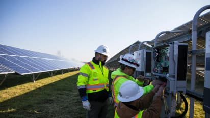 https://stocktwits.com/news-articles/markets/equity/three-wall-street-analysts-agree-on-one-solar-stock-that-could-win-big-from-trump-inverter-import-curbs/cZm3e9TR7Kh
