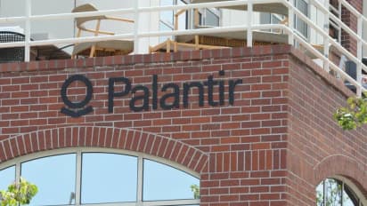 https://stocktwits.com/news-articles/markets/equity/palantir-expands-fedrigoni-partnership-as-its-ai-commercial-strategy-gains-steam/chl7mUXRbz1