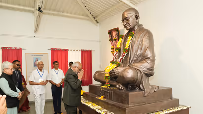 Vice President CP Radhakrishnan pays tribute to Mahatma Gandhi (Photo/@VPIndia)