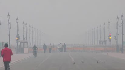Toxic smog engulfs Kartavya Path (File Photo/ANI)