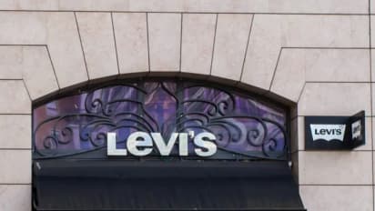 https://stocktwits.com/news-articles/markets/equity/levi-s-stock-surges-after-hours-on-q2-beat-and-upbeat-outlook-lifting-retail-sentiment/ch8Tx3BR5lB