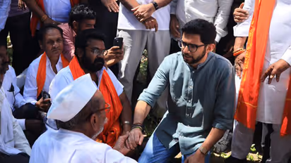 Aaditya Thackeray meets drought affected farmers in Parbhani (Photo/ANI)