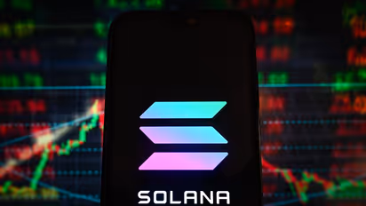 Solana Token Bucks Crypto Market Slump As CME Group Announces SOL Futures Launch – Retail Surprised But Not Convinced