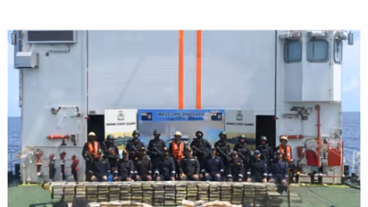 Coast guard seizes 526 kg of heroin and methamphetamine (Photo/@IndiaCoastGuard)