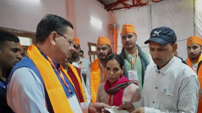 CM Dhami meets bereaved family of Somendra Singh Bohra (Photo/Uttarakhand CMO)