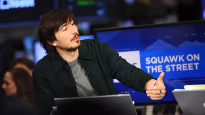 https://stocktwits.com/news-articles/markets/equity/hood-ceo-robinhood-beat-gamestop-era-activity/cZYK4k6RJna