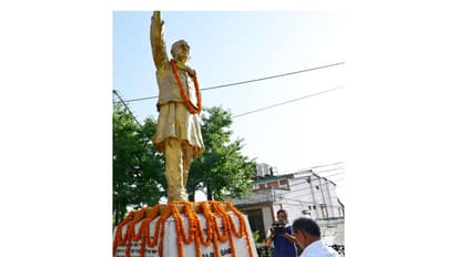 Himachal CM Sukhvinder Singh Sukhu pays tributes to Rajiv Gandhi on his death anniversary (Photo/ANI)