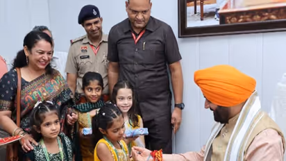 Schoolgirls tied rakhis to Haryana Chief Minister (photo: Haryana PR)