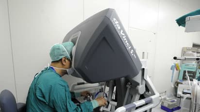 Intuitive Surgical Stock Hits All-Time High After Prelim Q4 Results Outpace Expectations: Retail Goes All In