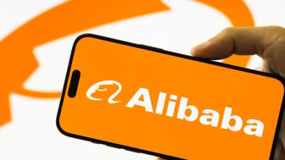 https://stocktwits.com/news-articles/markets/equity/alibaba-launches-ai-mode-to-boost-global-b2-b-e-commerce-considers-tokenized-payment-options/cLPQBiTRE4I
