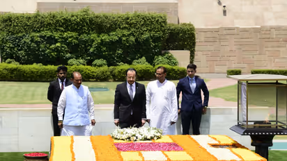 Cyprus President Nikos Christodoulides pays tributes at Rajghat (Photo/X@MEAIndia)