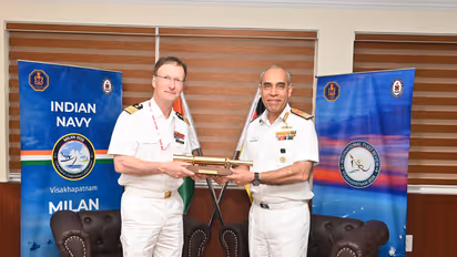 Indian Navy's Deputy Chief VAdm Tarun Sobti with German fleet Commander VAdm Axel Deertz (Photo/@indiannavy)