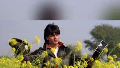 Shah Rukh Khan in 'DDLJ' still (Photo/@YRF)