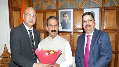 Himachal CM Sukhvinder Sukhu with officials of Axis Bank (Photo/Himachal CMO)