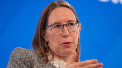 https://stocktwits.com/news-articles/markets/cryptocurrency/sec-s-peirce-slams-rules-that-infantilize-investors-after-clarity-act-stalls-calls-failure-surprising/cZMispARBfB