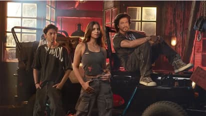 Shah Rukh Khan with Aryan, Suhana (Image source/ @iamsrk)