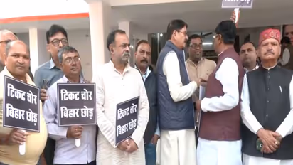 Bihar Congress workers protest against state Chief Rajesh Ram and in-charge Krishna Allavaru (Photo/ANI)