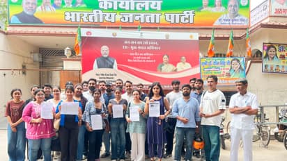 Foreign Medical Graduates (FMGs) from Delhi met Delh Health Minister, (Photo/ANI)