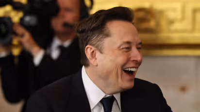 https://stocktwits.com/news-articles/markets/equity/ron-baron-optimistic-about-elon-musk-achieving-goals-set-in-new-pay-package-compares-him-to-da-vinci/cLPQLVjRE4k