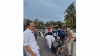 Keralam Chief minsiter VD Satheesan rescued injured man (Photo/ANI)