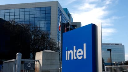 https://stocktwits.com/news-articles/markets/equity/intc-stock-gains-overnight-chipmaker-raising-share-sale-to-over-20-b/cZoZnuSRJfz