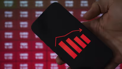 https://stocktwits.com/news-articles/markets/equity/why-dow-s-and-p-500-nasdaq-futures-are-slipping-overnight-sndk-mstr-nbis-nke-stocks-are-in-focus/cZYTDFfRJSW