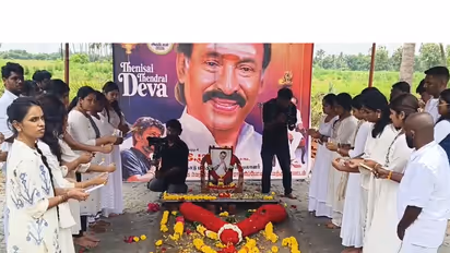 Singers paying their last respects to music composer Deva in Ranipet (Photo/ANI)