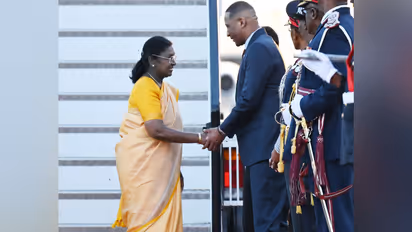 President Droupadi Murmu received by Botswana President Duma Gideon Boko (Photo/ X@rashtrapatibhvn)