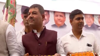 JD(U) workers celebrate outside party office in Patna (Photo: ANI)