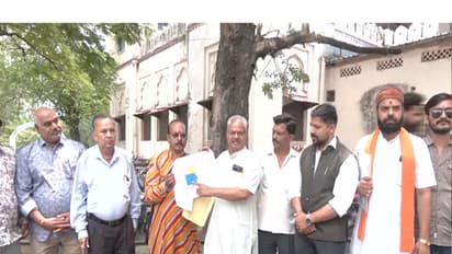 Members of Bhoj Seva Sansthan Committee (Photo/ANI)