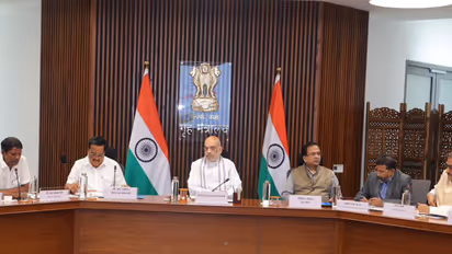 Union Home Minister Amit Shah reviews country's preparedness to deal with potential floods and heat waves in an important high-level meeting held in New Delhi (Photo: Ministry of HomeAffairs/PIB)