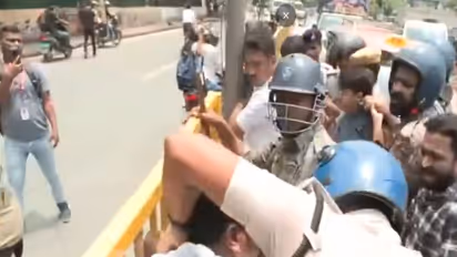 Clash erupts between police and protestors in Bihar (Photo/ANI)