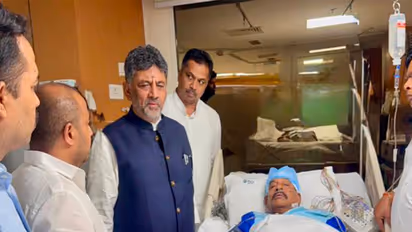 CM DK Shivakumar visits MLA K Shadakshari in Delhi hospital (Photo/@DKShivakumar)