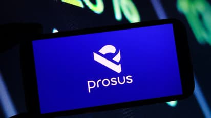 https://stocktwits.com/news-articles/markets/equity/prosus-begins-selling-4b-stake-in-china-meituan/choXRIXR5zu
