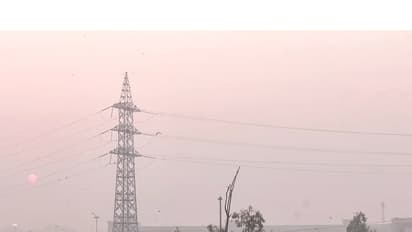 A view of the Ghazipur area covered in smog (Photo/ANI)