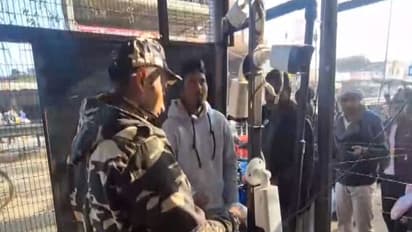 SSB personnel performing frisking, checking at Rupaidiha checkpost along India–Nepal border in Uttar Pradesh's Bahraich (File Photo/ANI)