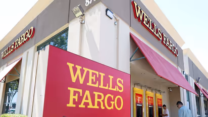 Wells Fargo Rises Pre-Market After Q4 Earnings Beat, Strong 2025 Guidance: Retail Sentiment Hits Year-High
