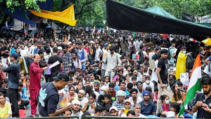People sit at protest site at Jantar Mantar supporting CJP's protest. (File Photo/ANI)