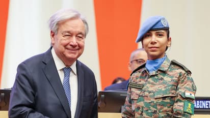 Secretary-General of the UN, António Guterres awards Major Abhilasha Barak (Photo: X@antonioguterres)
