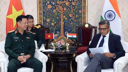 Defence Secretary Rajesh Kumar Singh with Deputy Minister of National Defence of Vietnam, Senior Lieutenant General Nguyen Truong Thang (Photo/PIB)