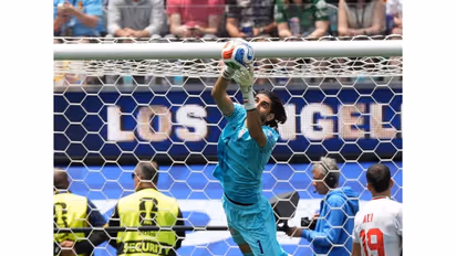 Iran's goalkeeeper Alireza Beiranvand (Photo: X/ @IraninHyderabad)