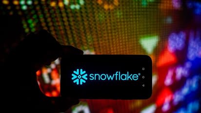 https://stocktwits.com/news-articles/markets/equity/snowflake-aims-to-boost-ai-offerings-with-250-m-deal-for-crunchy-data/chkAysbRbvG