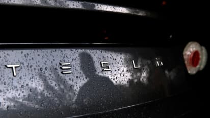 https://stocktwits.com/news-articles/markets/equity/tsla-stock-on-track-for-worst-week-in-year-on-fresh-roadster-delay-as-musk-april-promise-fades/cZ0FAVjReCF