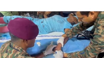 Indian Army rescued a 79-year-old woman (Photo: @adgpi)