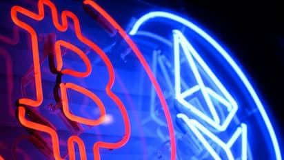 Crypto Majors Free Fall Despite FDIC’s Easing Stance on Banks As Trump’s ‘Tariff Pause’ Optimism Fades: Retail’s Losing Confidence